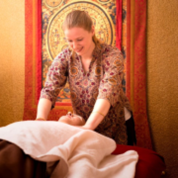 Center-Ayurveda Logo